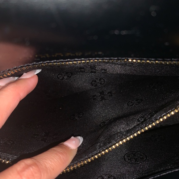 Tory Burch Willa Quilted Purse - Picture 10 of 15